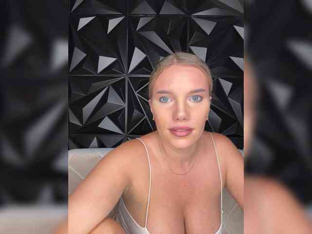 LYALYAtop webcam