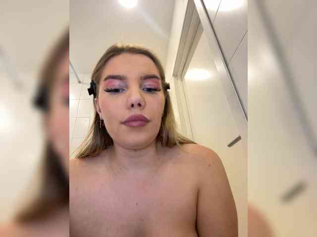 LYALYAtop webcam