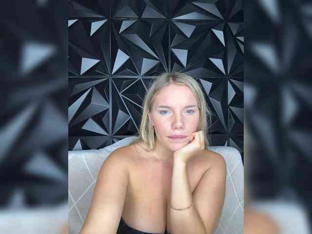 LYALYAtop webcam