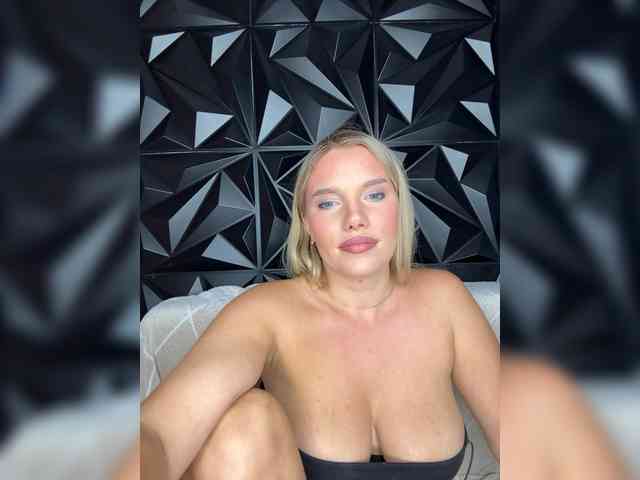 LYALYAtop webcam