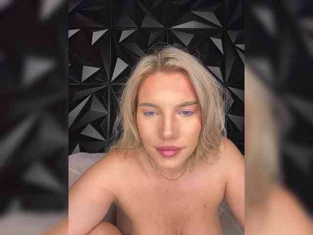 LYALYAtop webcam