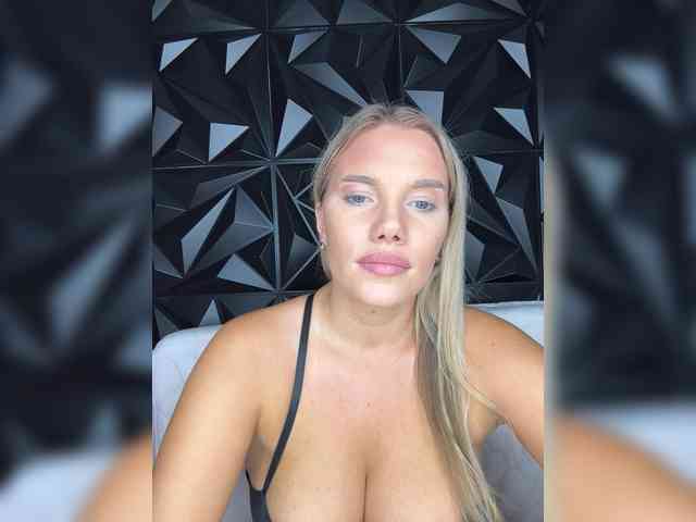 LYALYAtop webcam
