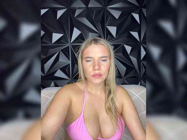 LYALYAtop webcam