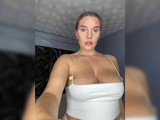 LYALYAtop webcam