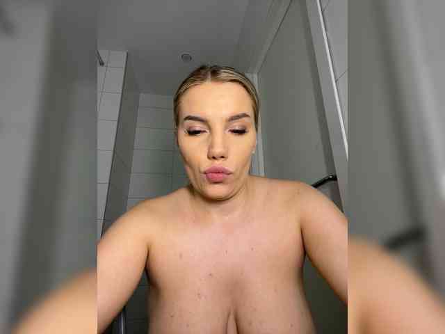 LYALYAtop webcam