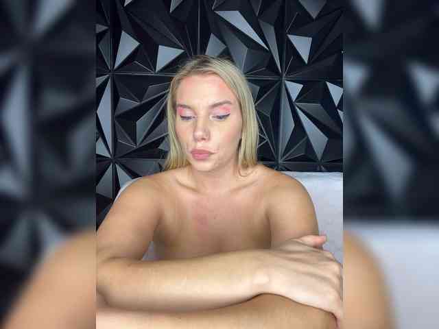 LYALYAtop webcam