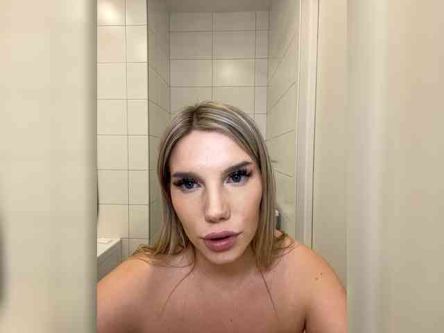LYALYAtop webcam