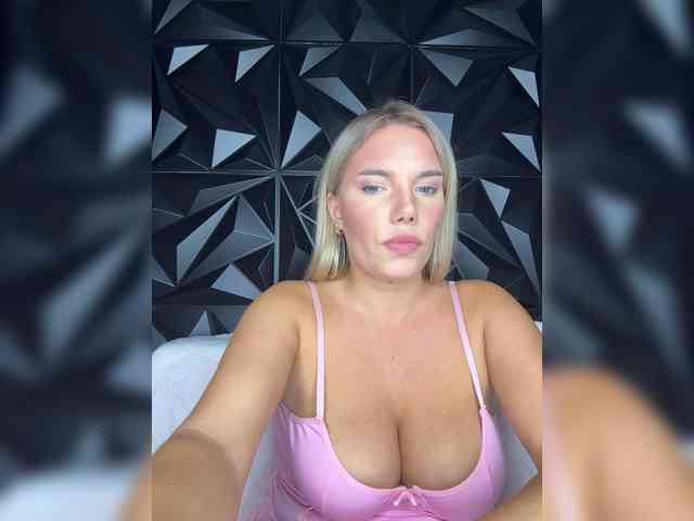 LYALYAtop webcam