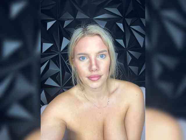 LYALYAtop webcam