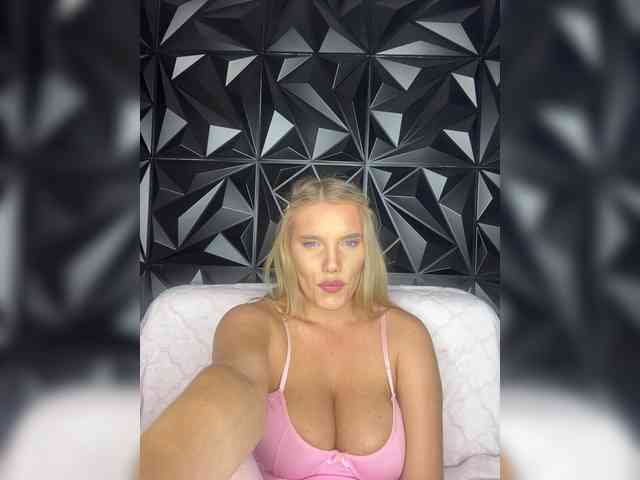 LYALYAtop webcam