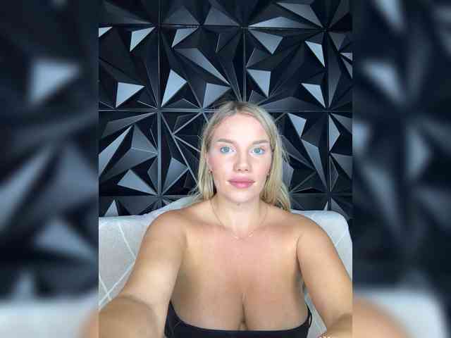 LYALYAtop webcam