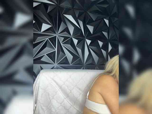 LYALYAtop webcam