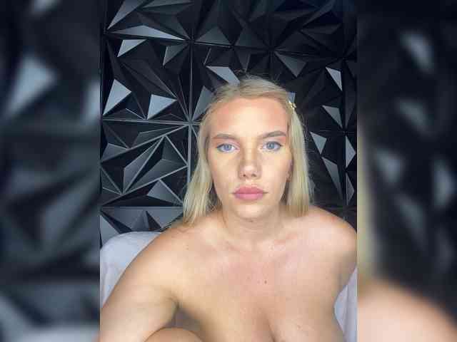 LYALYAtop webcam