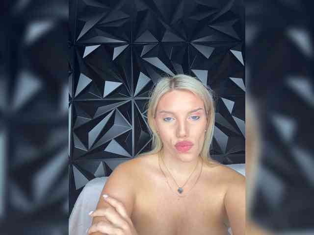 LYALYAtop webcam