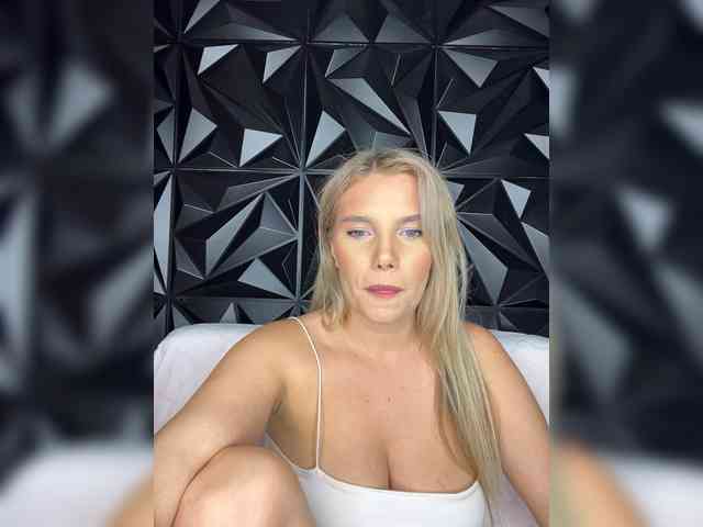 LYALYAtop webcam