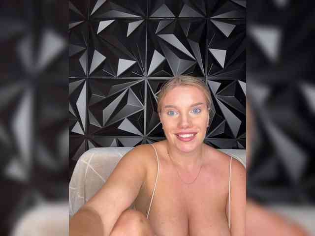 LYALYAtop webcam