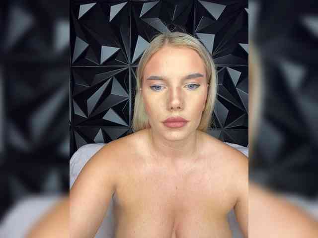 LYALYAtop webcam