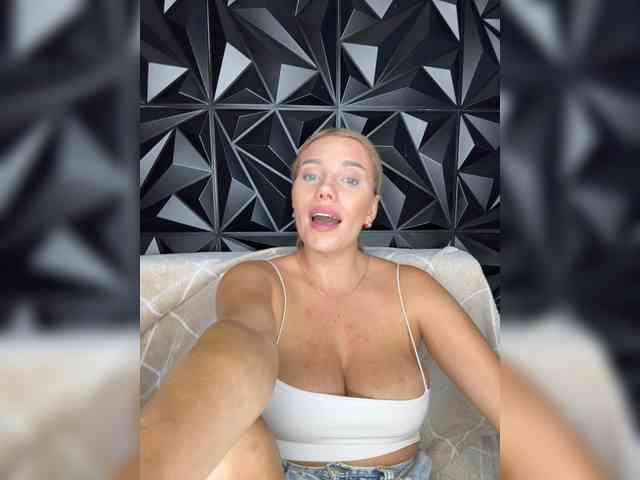 LYALYAtop webcam