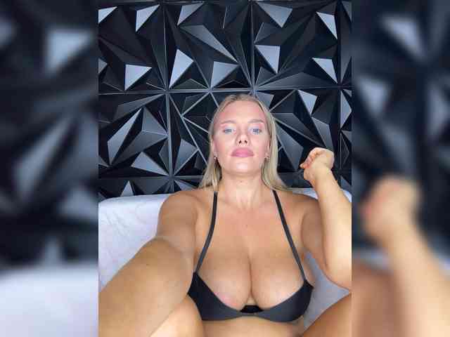 LYALYAtop webcam