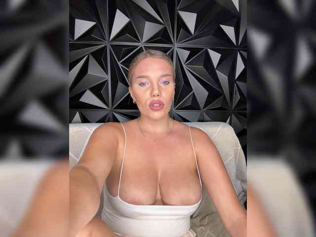 LYALYAtop webcam