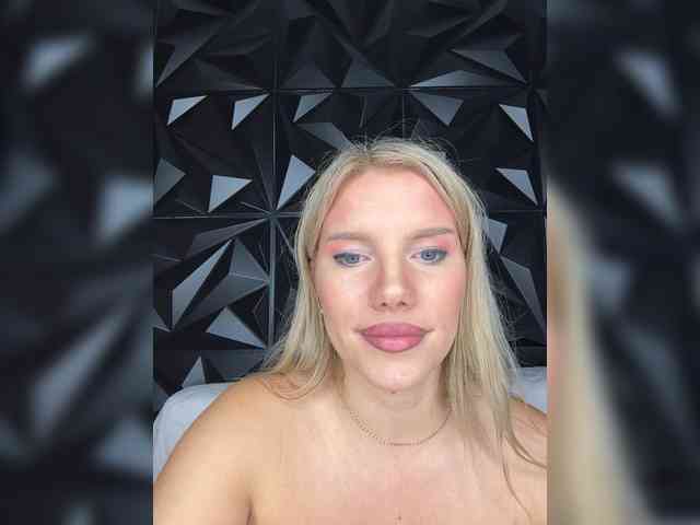 LYALYAtop webcam