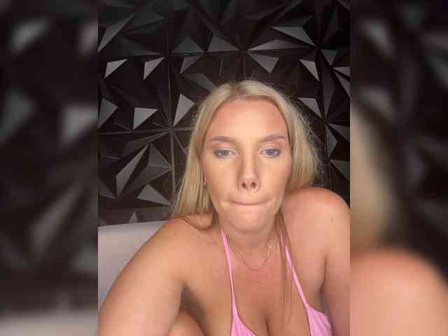 LYALYAtop webcam