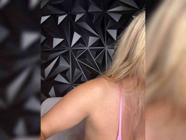 LYALYAtop webcam