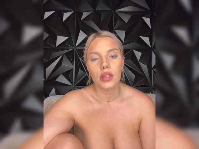 LYALYAtop webcam
