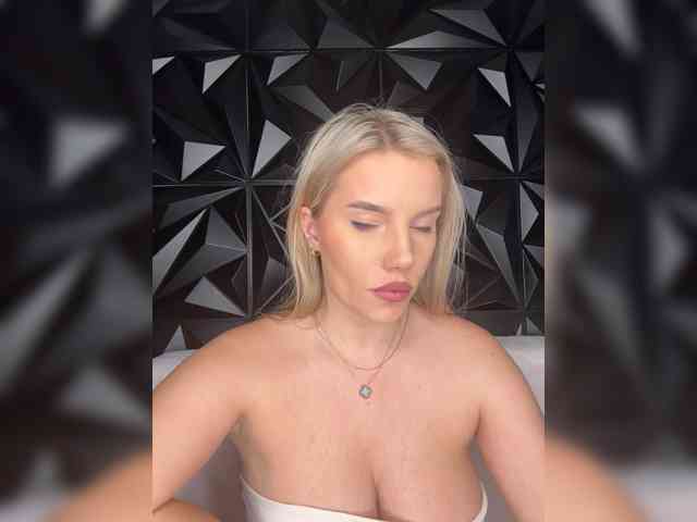 LYALYAtop webcam