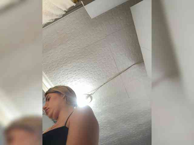 LYALYAtop webcam