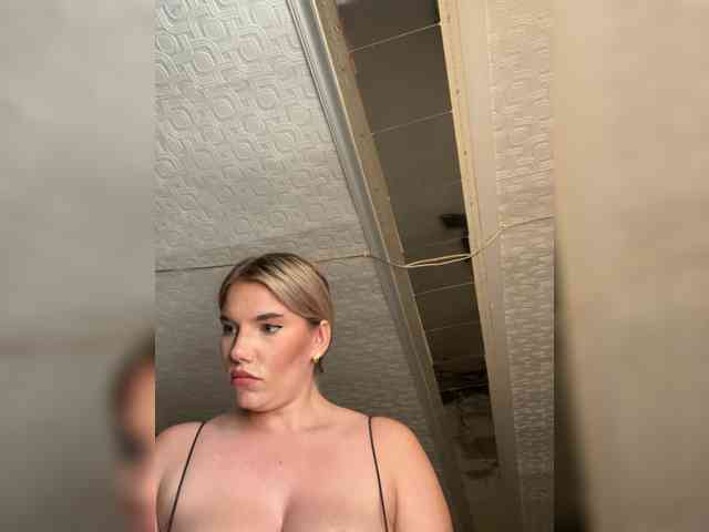 LYALYAtop webcam