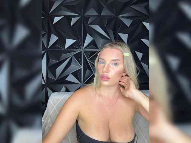 LYALYAtop webcam