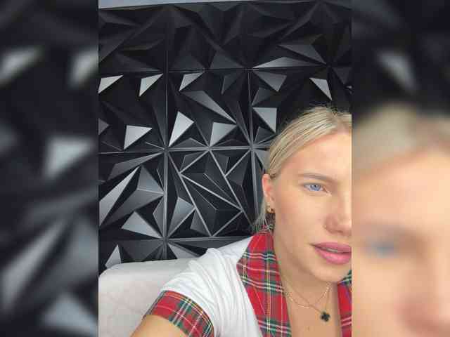 LYALYAtop webcam