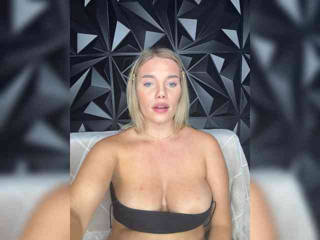 LYALYAtop webcam