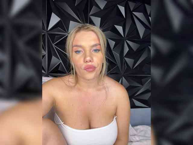 LYALYAtop webcam