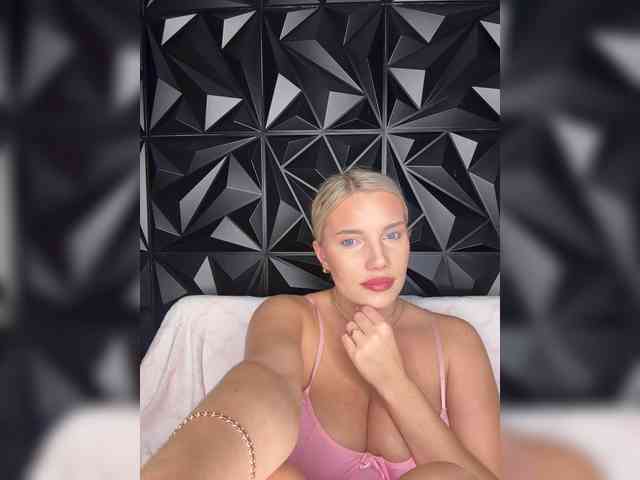 LYALYAtop webcam