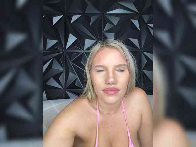 LYALYAtop webcam