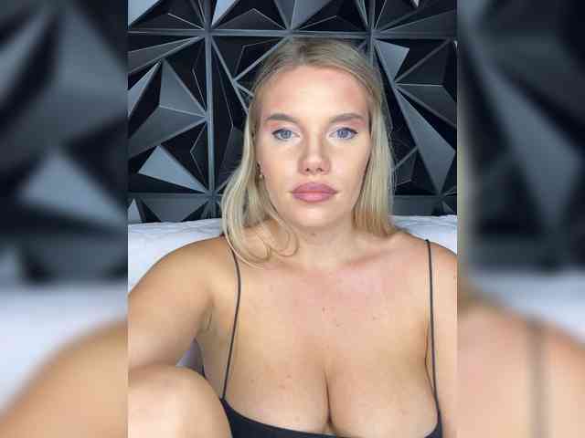 LYALYAtop webcam
