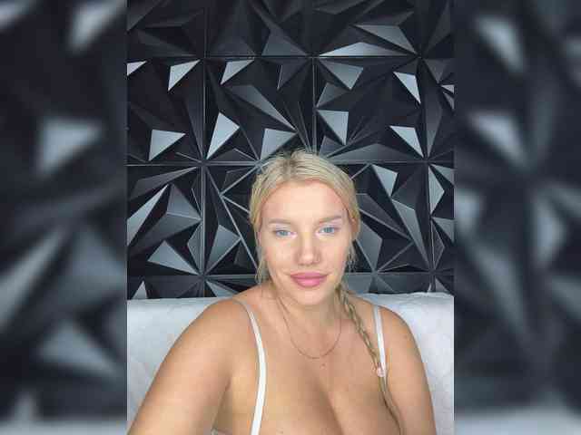 LYALYAtop webcam
