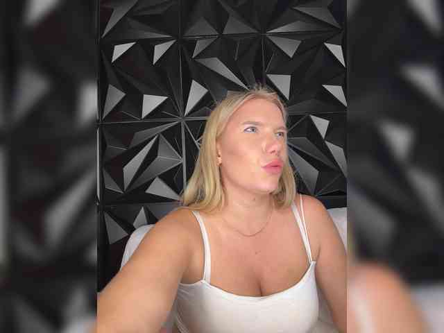 LYALYAtop webcam