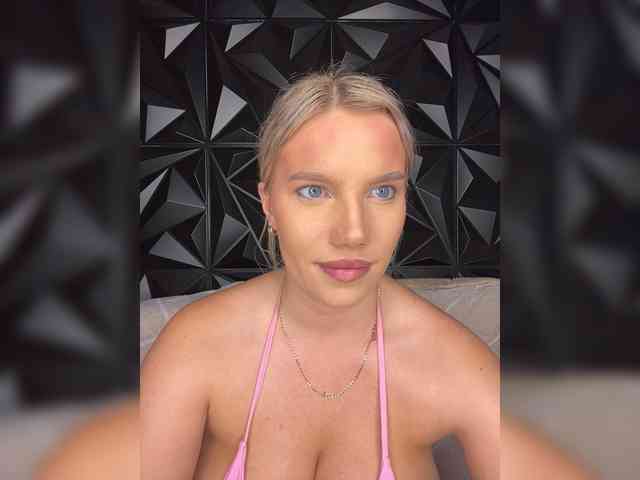LYALYAtop webcam