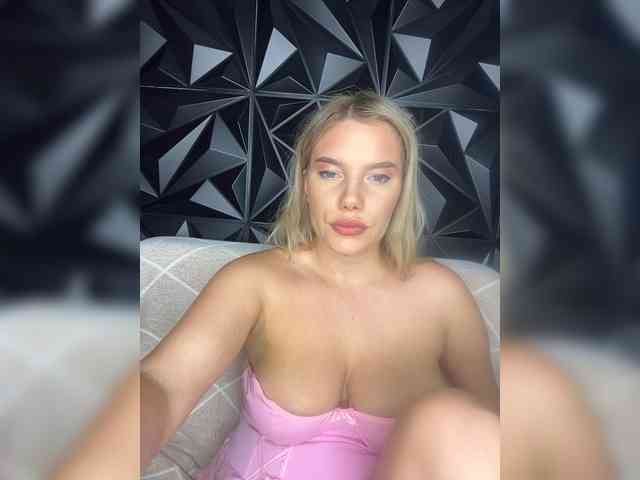 LYALYAtop webcam