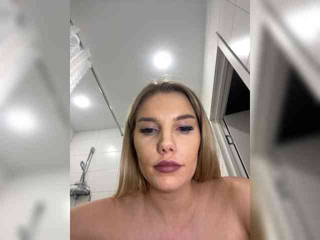 LYALYAtop webcam