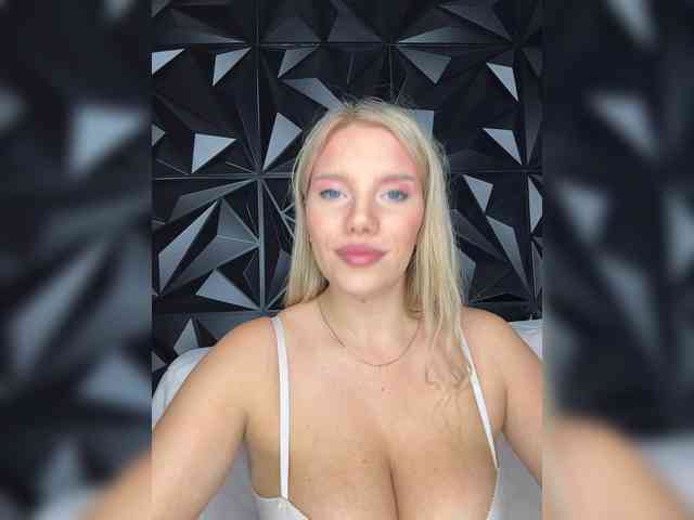 LYALYAtop webcam