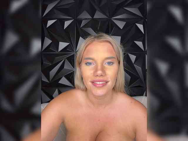 LYALYAtop webcam