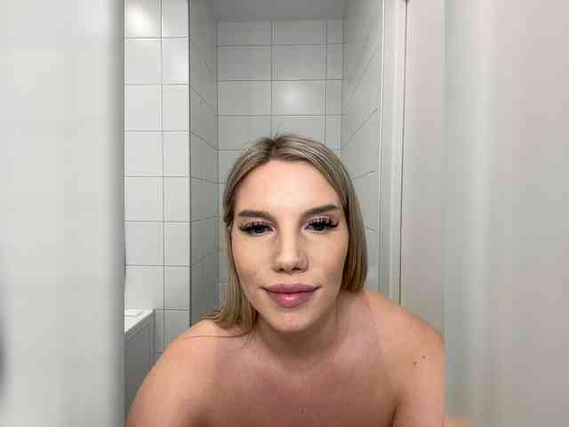 LYALYAtop webcam