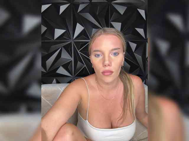 LYALYAtop webcam
