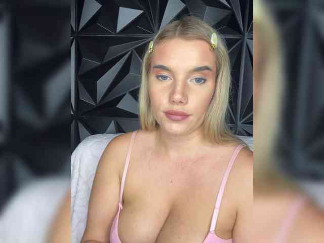 LYALYAtop webcam