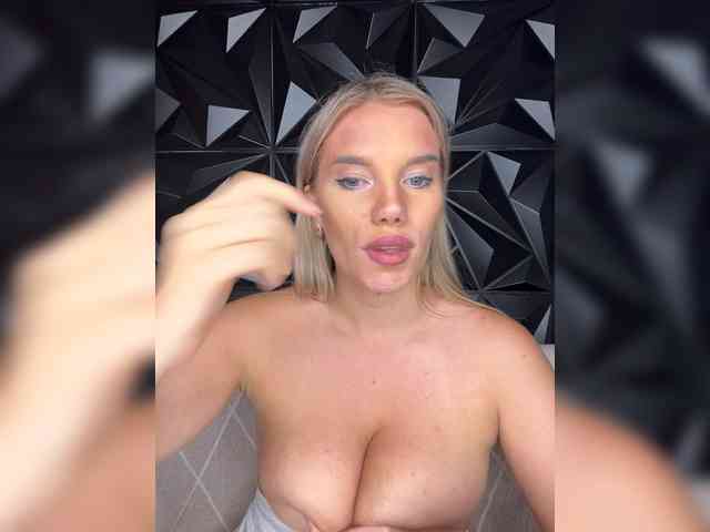 LYALYAtop webcam