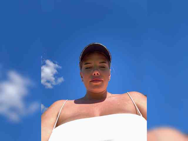 LYALYAtop webcam